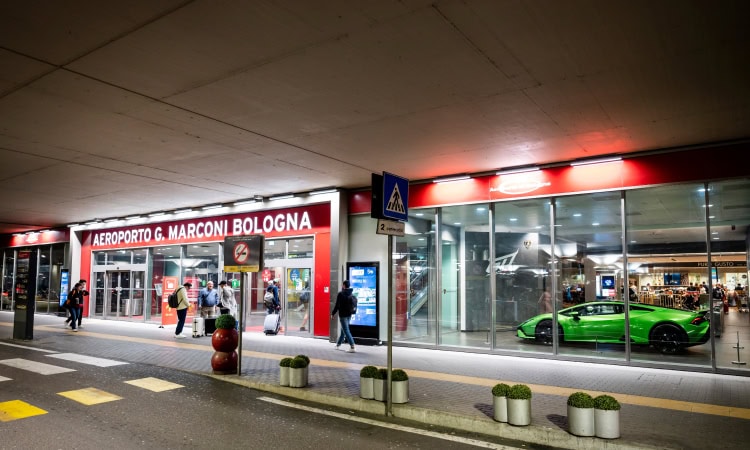 A Cesenatico in aereo dall'Aeroporto Marconi di Bologna